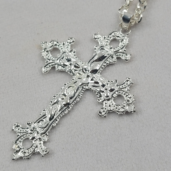 NWOT large silver colored cross on chunky 22" chain - Picture 4 of 5